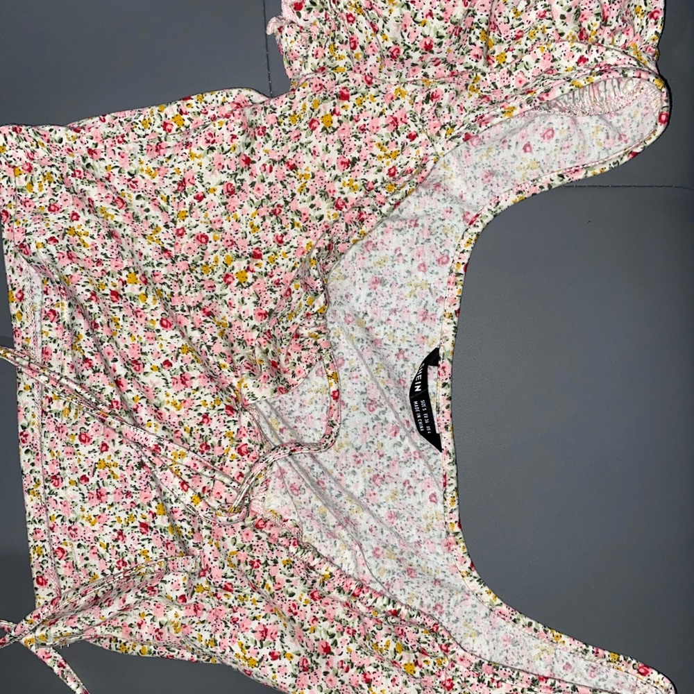Floral puffy sleeve top
